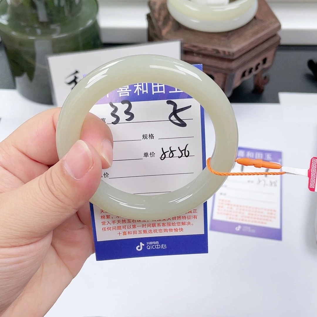 和田玉手镯未镶嵌