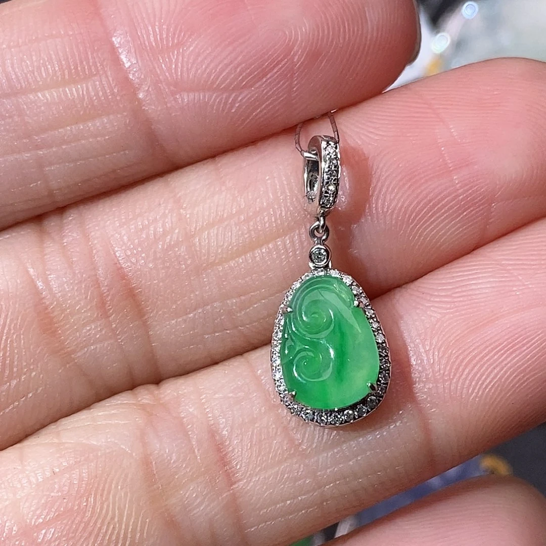 翡翠颈饰18K金镶嵌吊坠