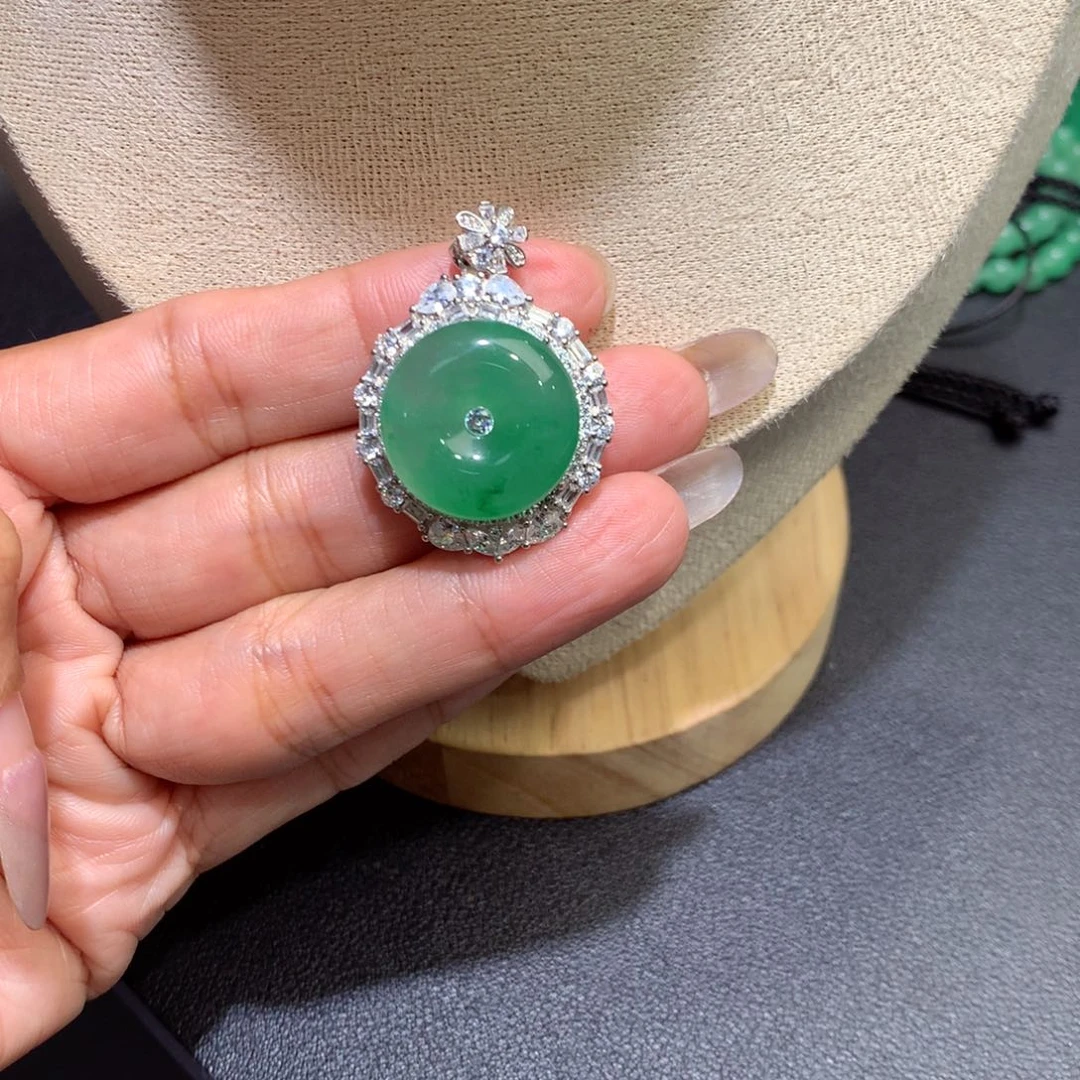 颈饰银S925镶嵌石英质玉（非洲翠）
