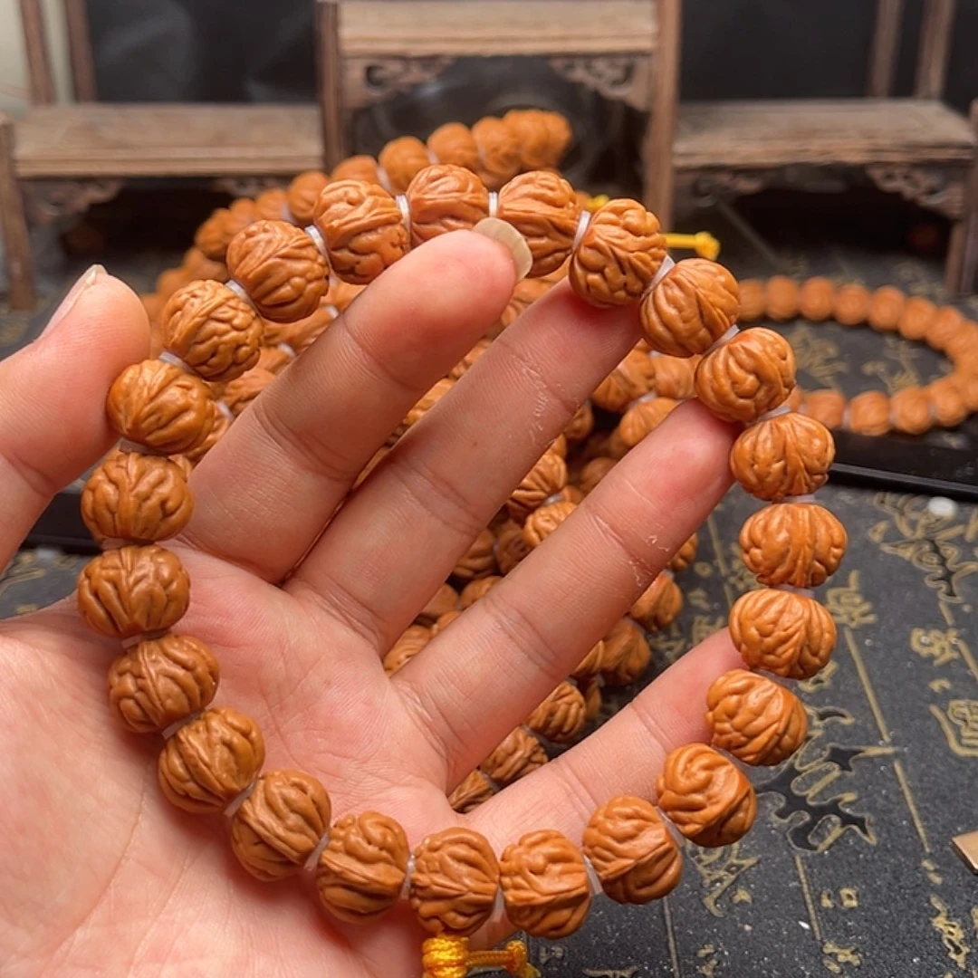 桃核吊坠桃和手持