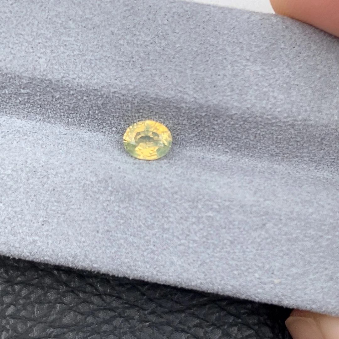 蓝宝石裸石0.63克拉