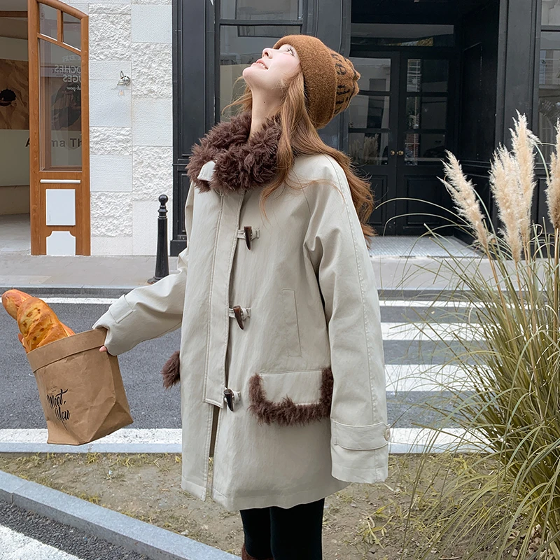 设计感撞色仿羊羔毛拼接牛角扣派克羽绒服女2025冬款韩系保暖外套