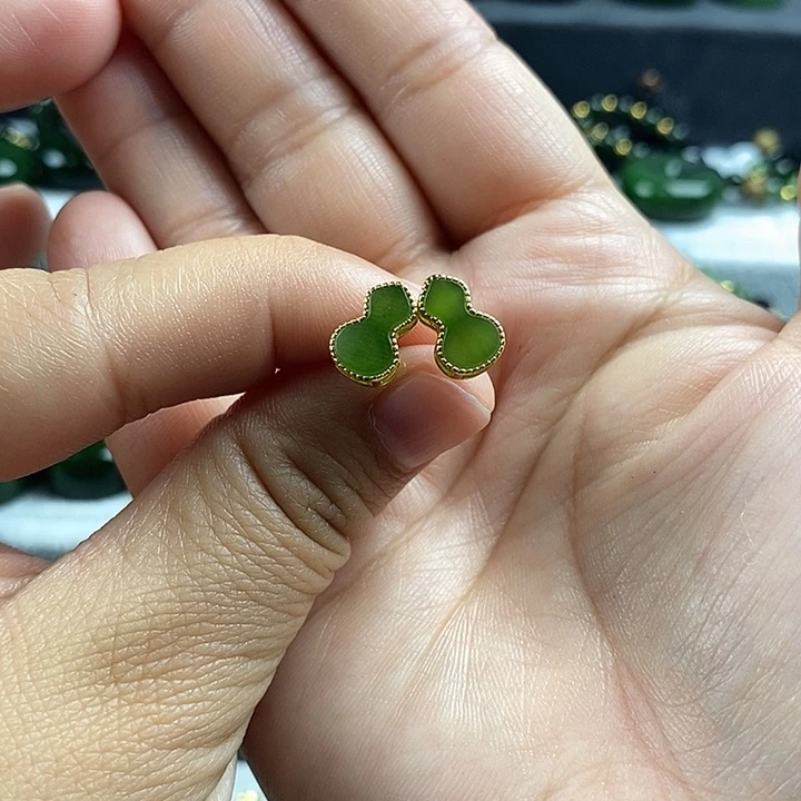 和田玉（碧玉）未镶嵌耳饰