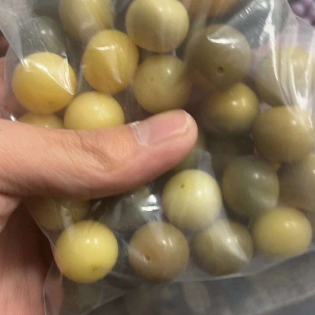 【闪购商品】白玉菩提吊坠z19/20+3颗微瑕苹果