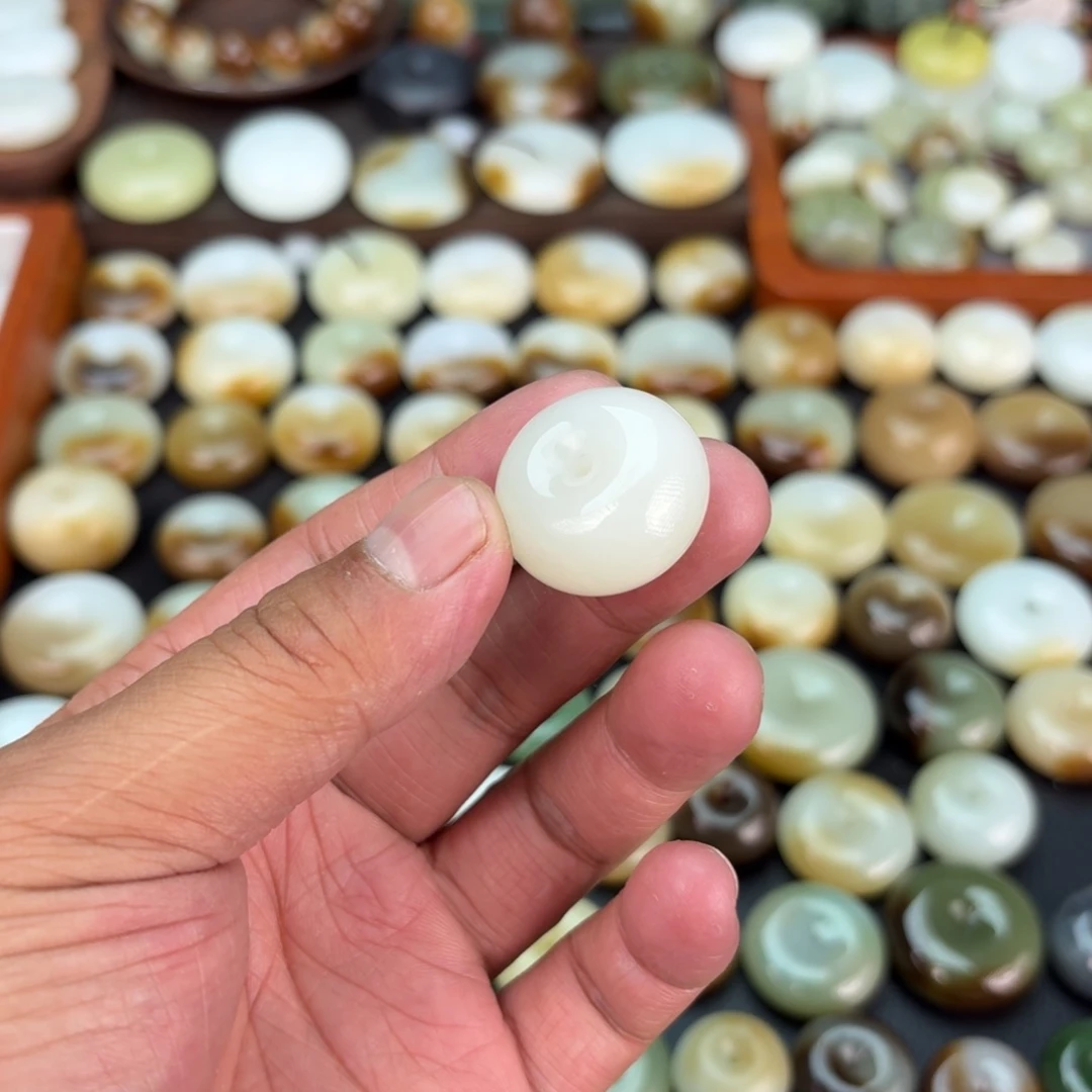 和田玉未镶嵌颈饰杨*