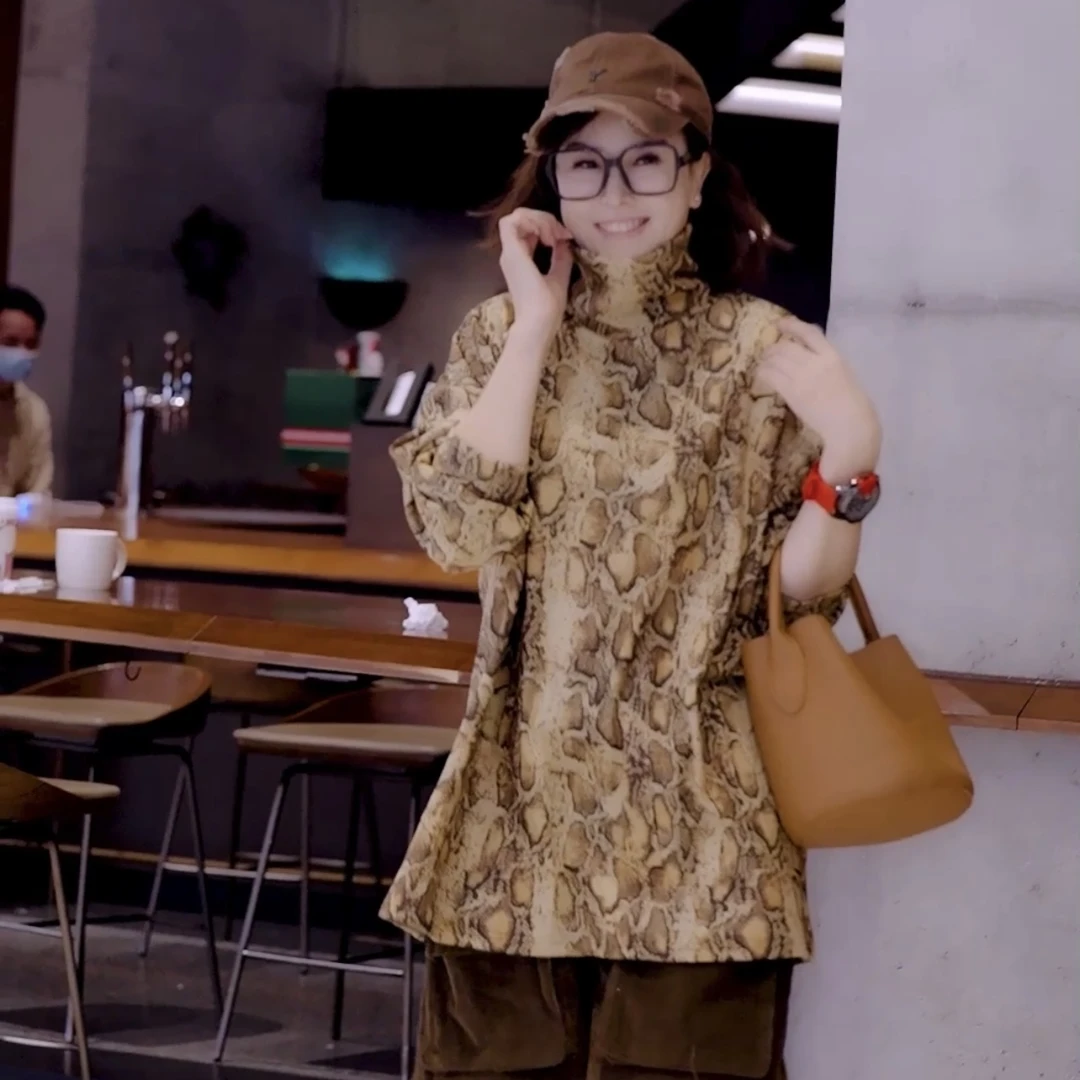 2024秋冬新款时尚印花德绒女装宽松上衣显瘦圆领t恤