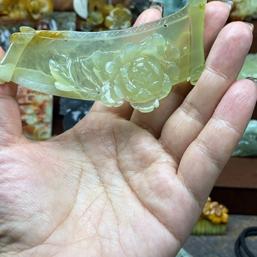 蛇纹石玉未镶嵌吊坠(赠链)