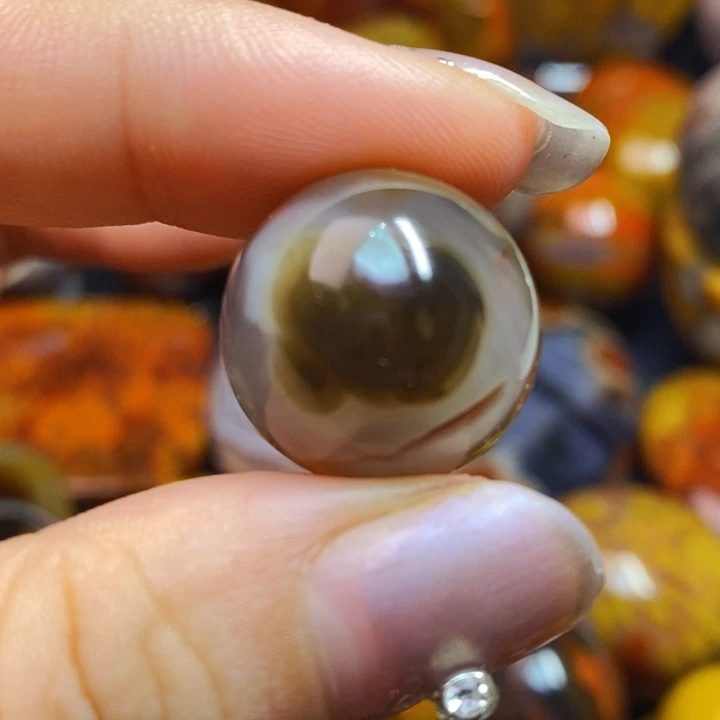 岁***梭未镶嵌颈饰玛瑙/玉髓