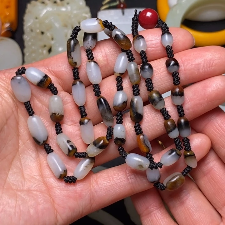 和田玉未镶嵌把件