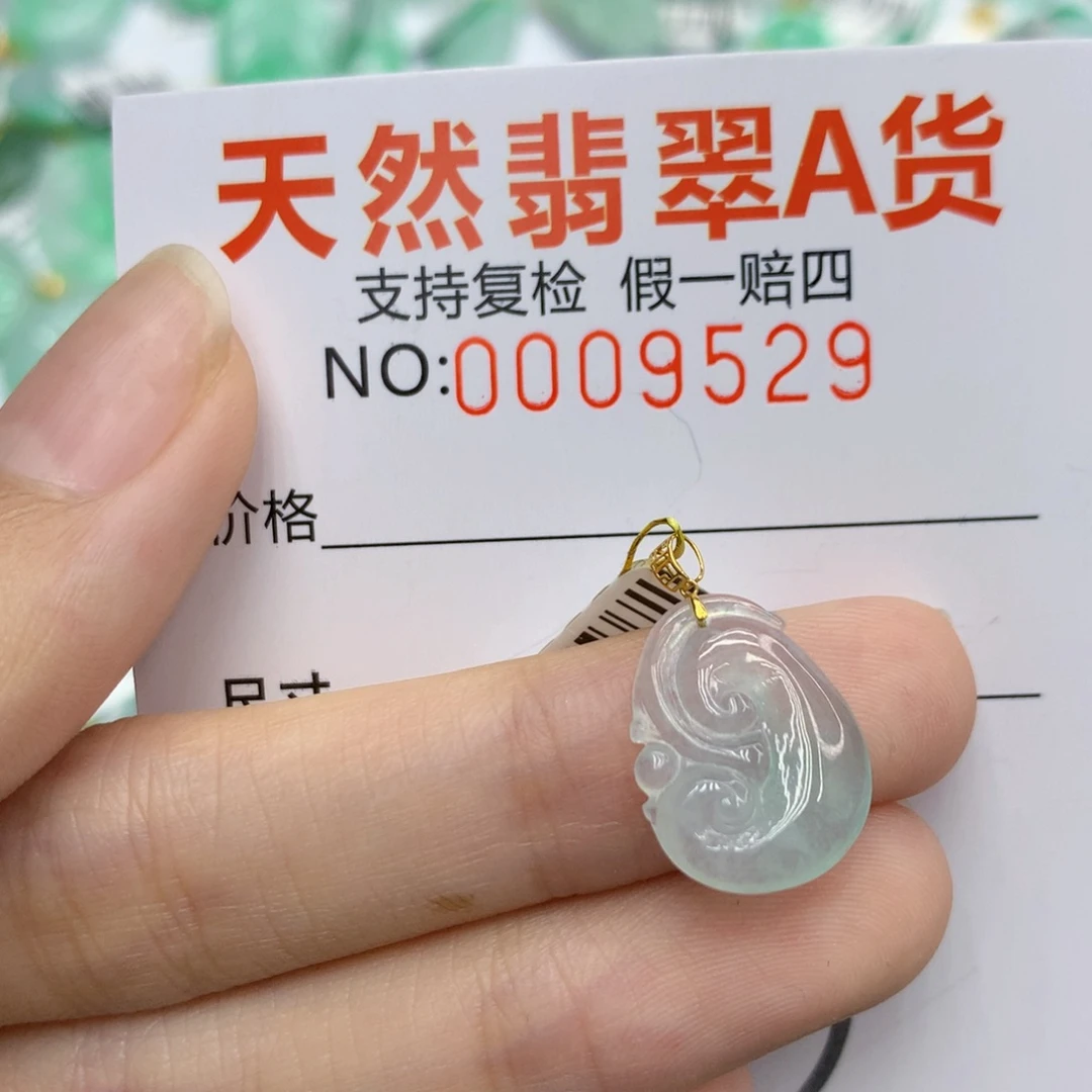 翡翠18K金镶嵌颈饰如意