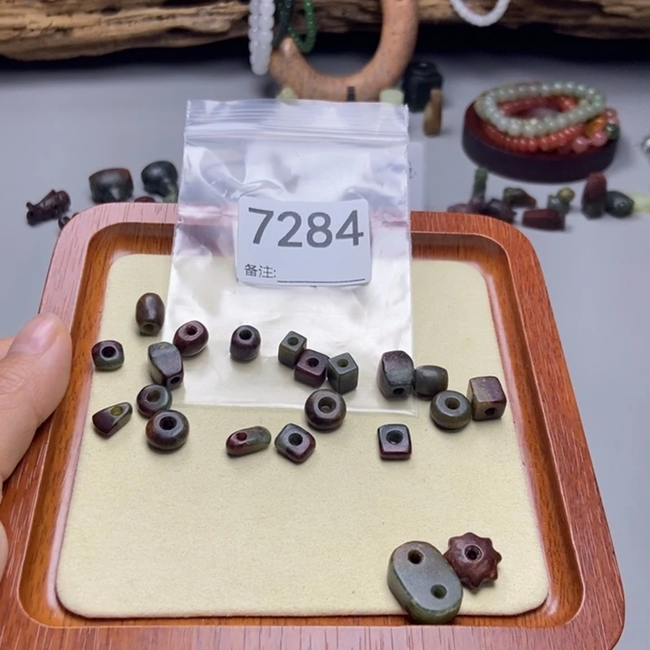 卖***荣蛇纹石玉未镶嵌项链