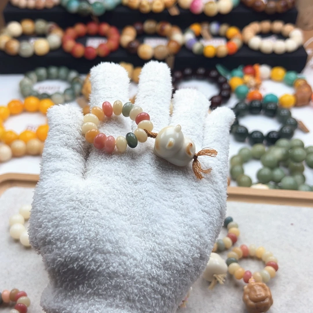 白玉菩提吊坠瑕疵