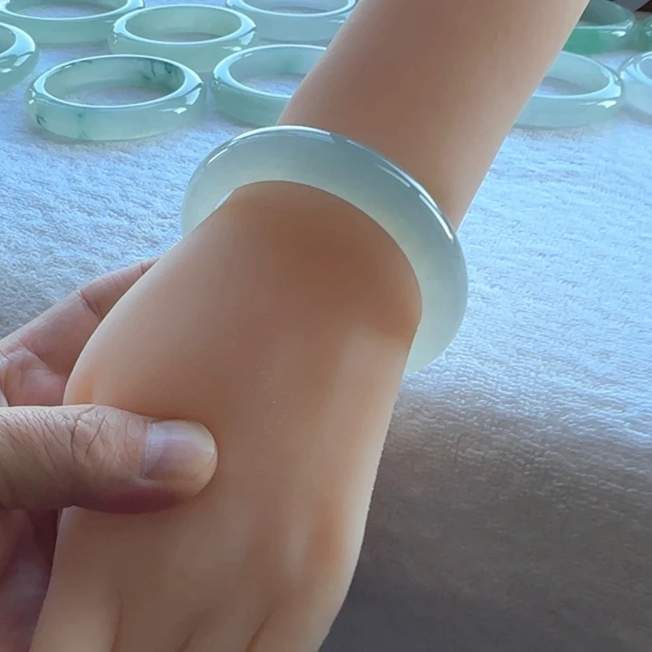 翡翠未镶嵌手镯冰种起光