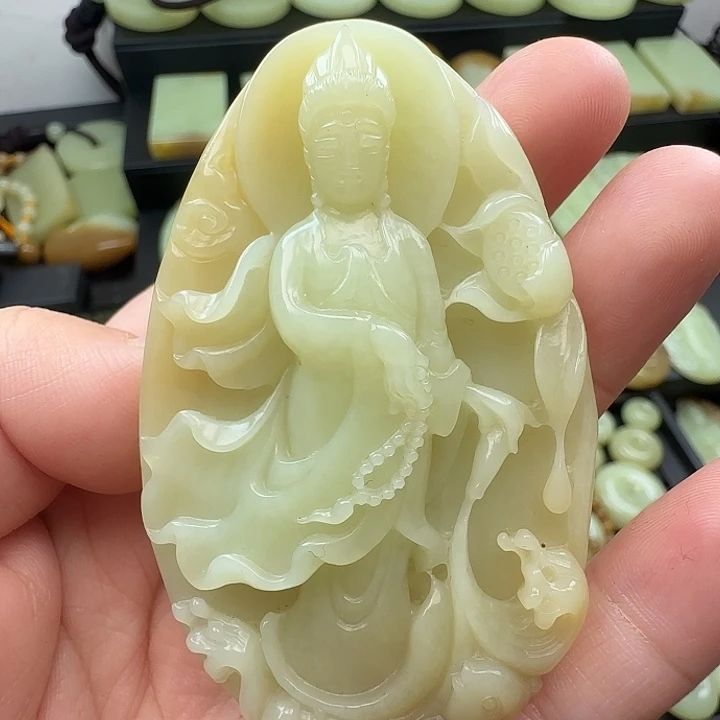 凡***宇和田玉未镶嵌颈饰