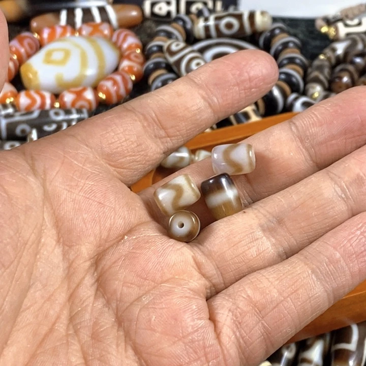 钱***锦玛瑙/玉髓未镶嵌颈饰