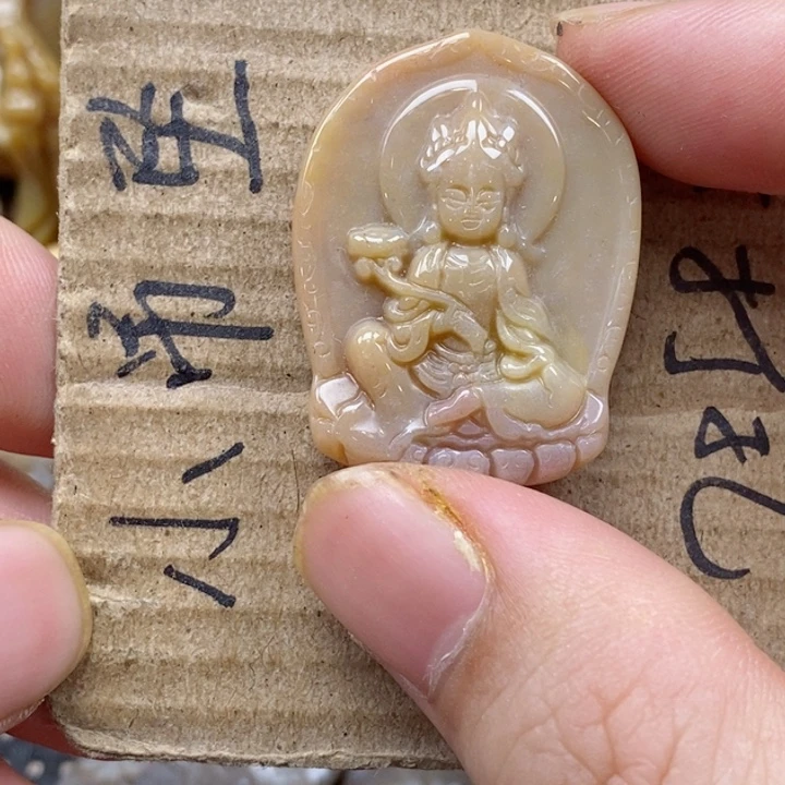 颈饰未镶嵌硅化珊瑚（珊瑚玉）一**芙