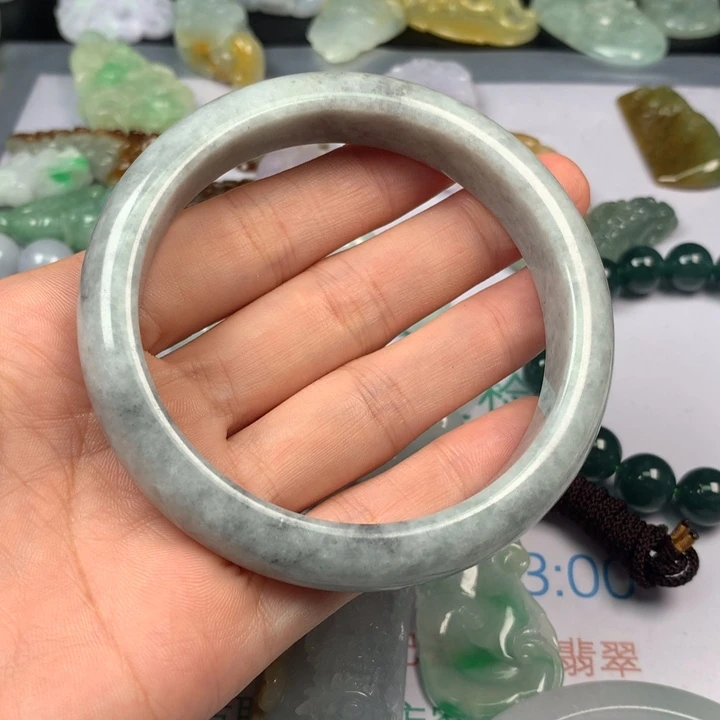 翡翠未镶嵌颈饰零****录