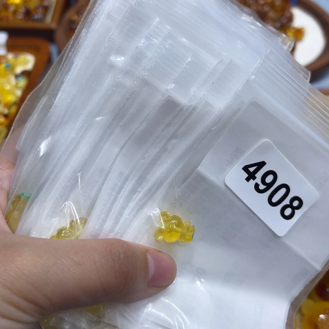 琥珀珠宝奇石未镶嵌?**宝