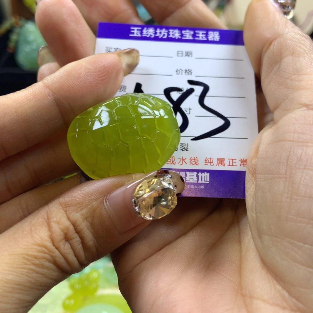 【闪购商品】蛇纹石玉颈饰未镶嵌皈*