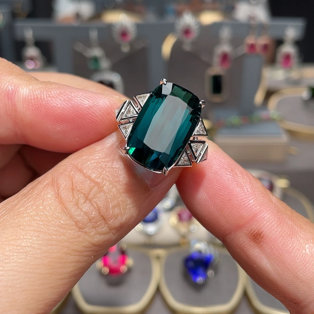 18K金镶嵌碧玺戒指16.68ct