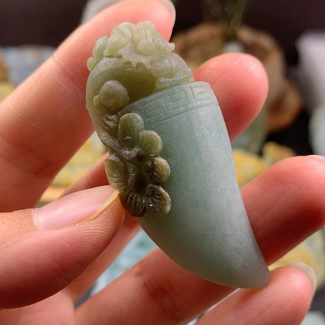 定制翡翠未镶嵌龙牙