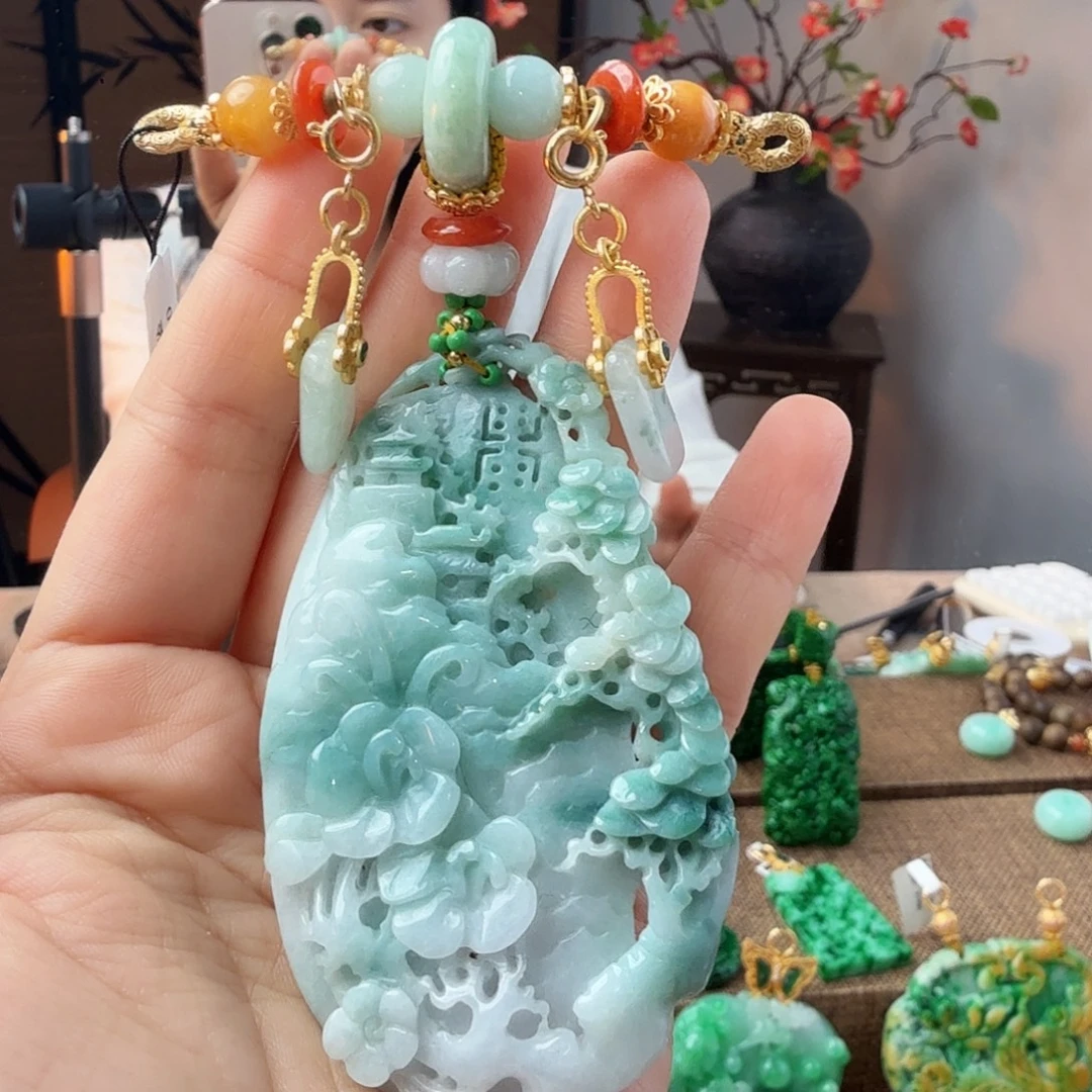 翡翠未镶嵌吊坠(赠链)