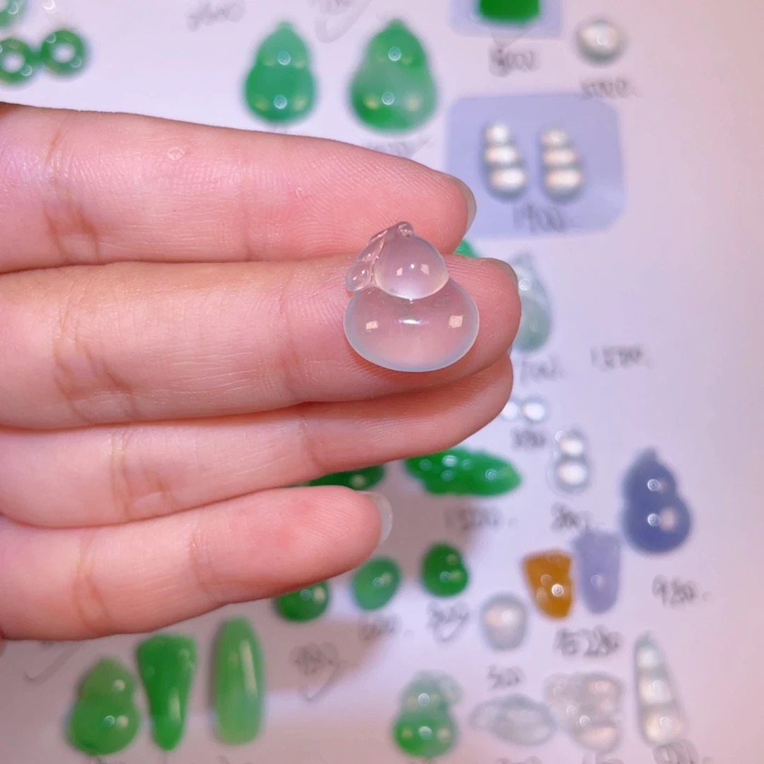 翡翠未镶嵌颈饰裸石