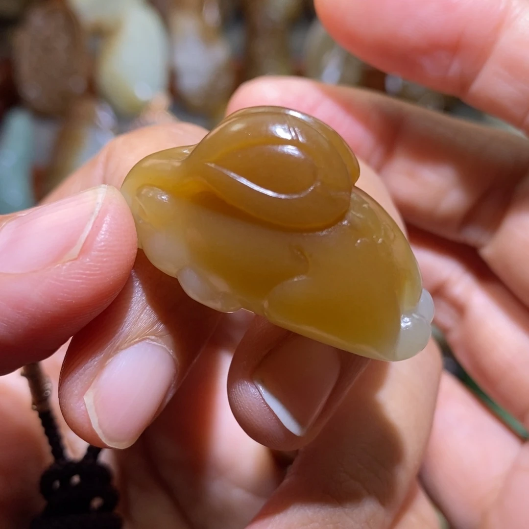 颈饰未镶嵌和田玉（糖玉）前途无量