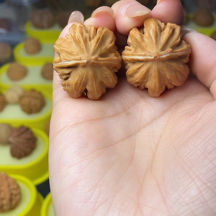 梦***涅文玩核桃吊坠粗筋八棱