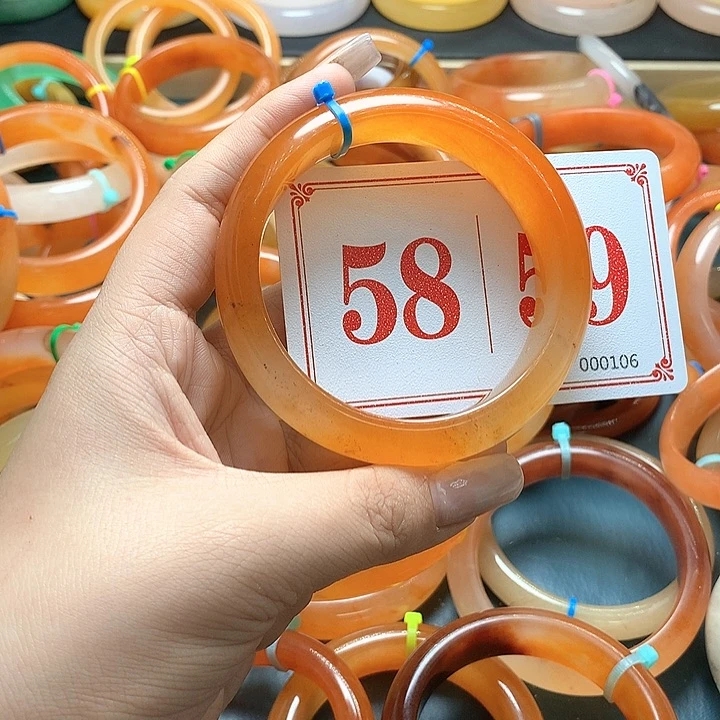 未镶嵌石英质玉（黄龙玉）手镯