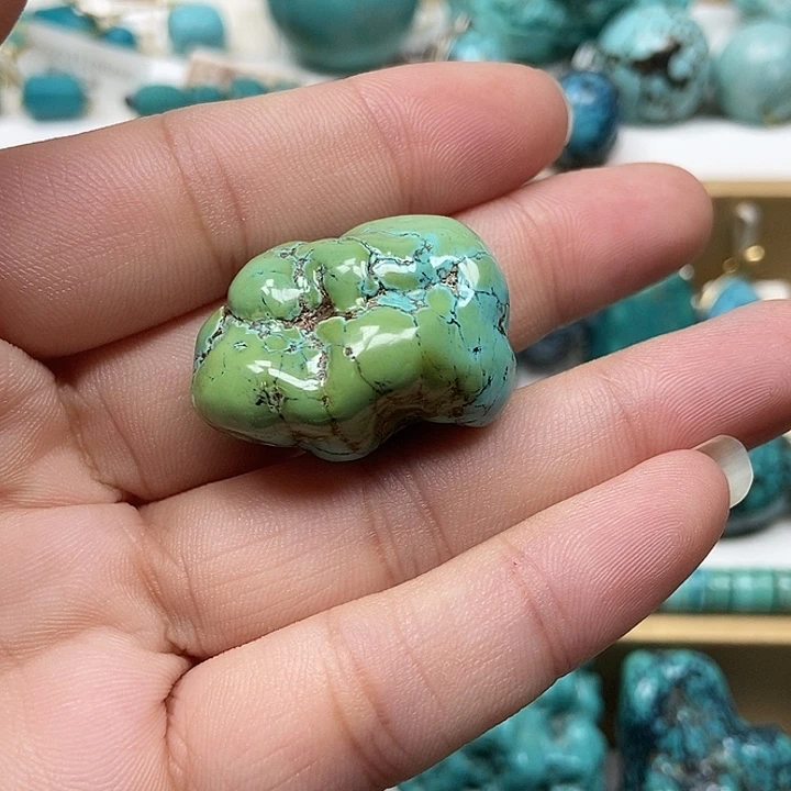未镶嵌绿松石颈饰