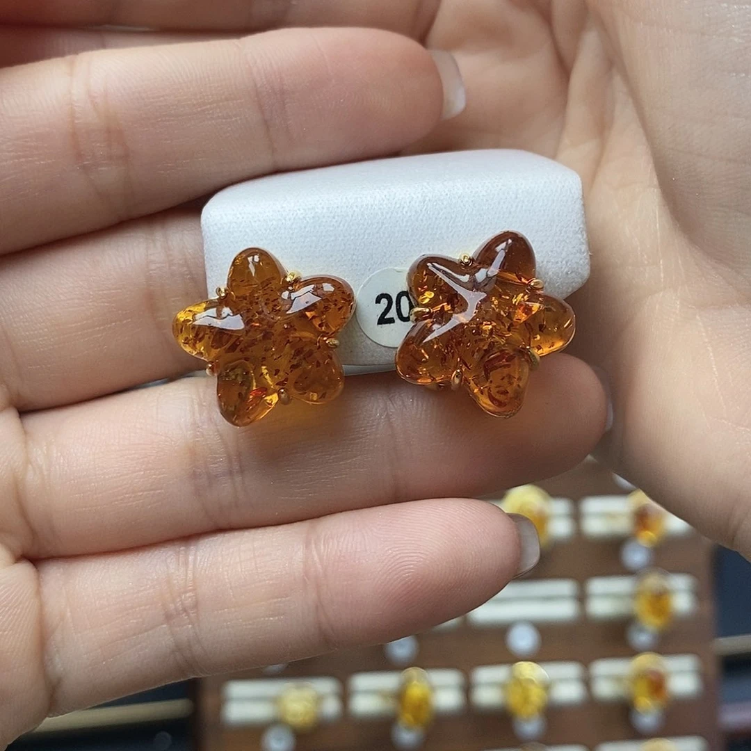 裸石琥珀未镶嵌成品
