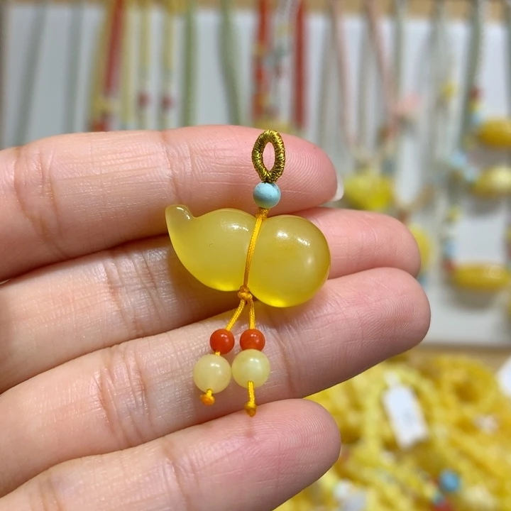 蜜蜡未镶嵌裸石配饰