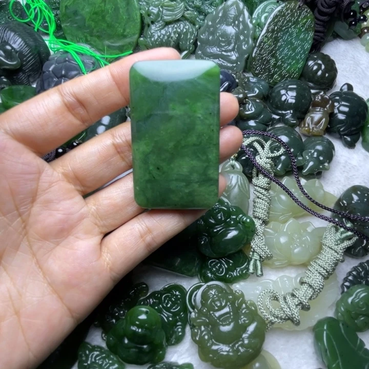 小***蒙和田玉未镶嵌颈饰