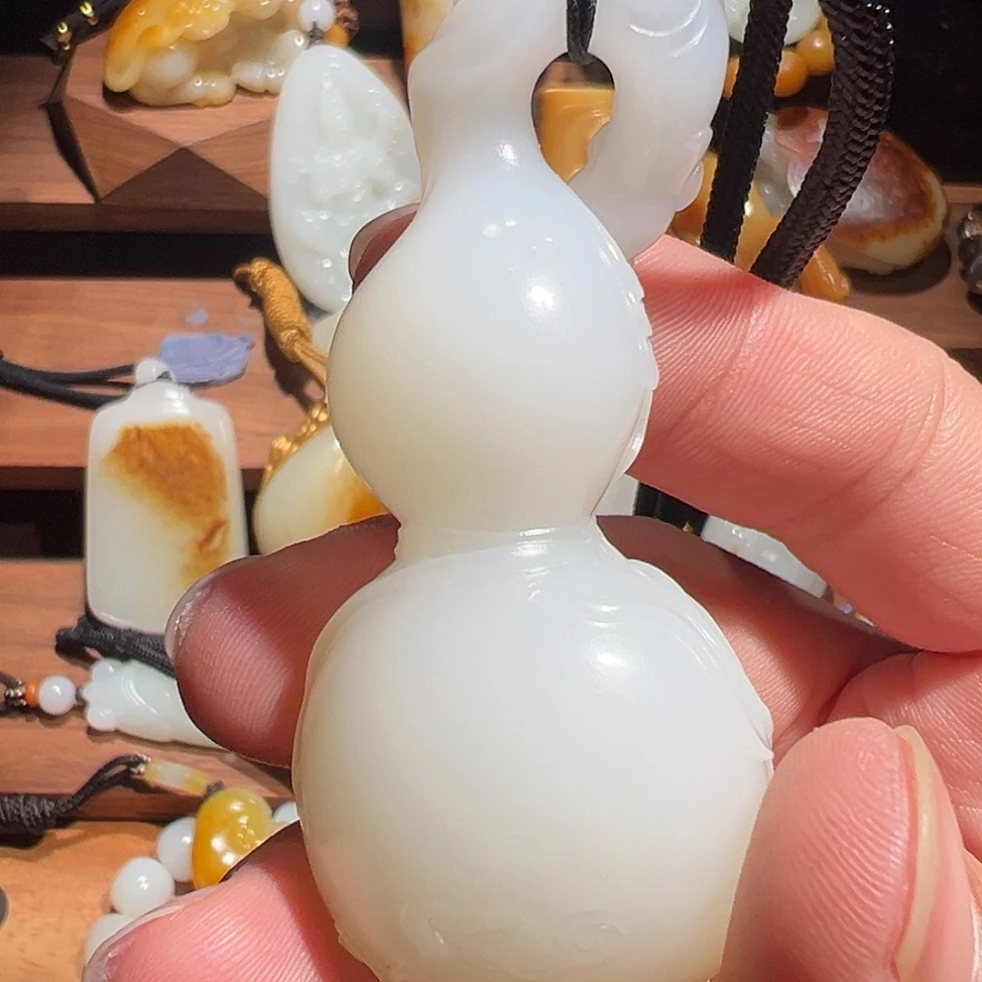 心***上和田玉未镶嵌颈饰