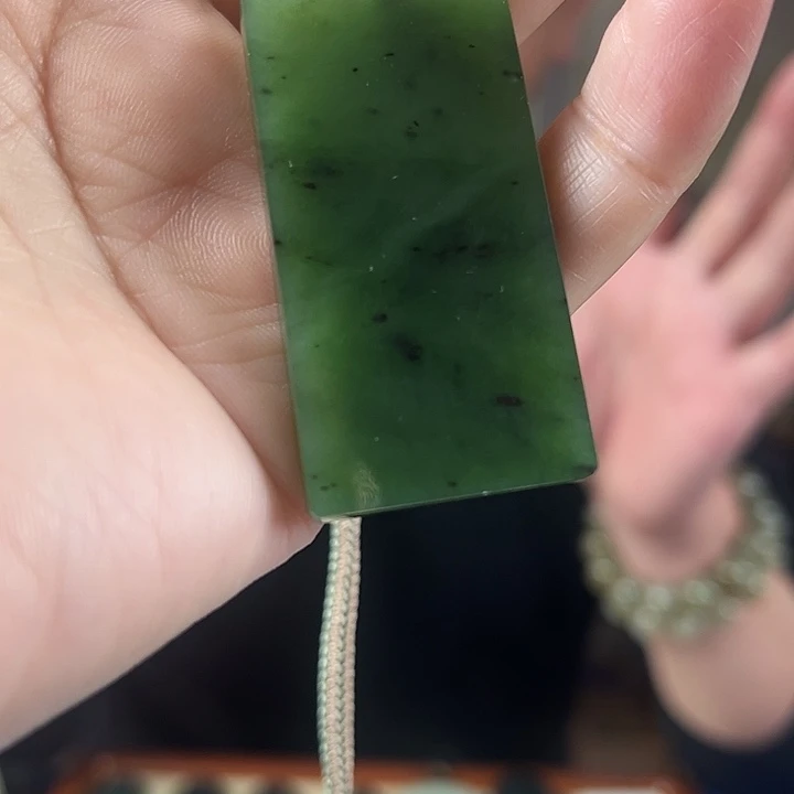 颈饰未镶嵌和田玉（碧玉）