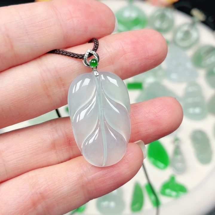 颈饰18K金镶嵌翡翠缅甸天然A货翡翠