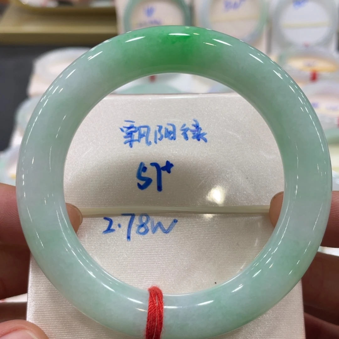 翡翠手镯未镶嵌翡翠手镯