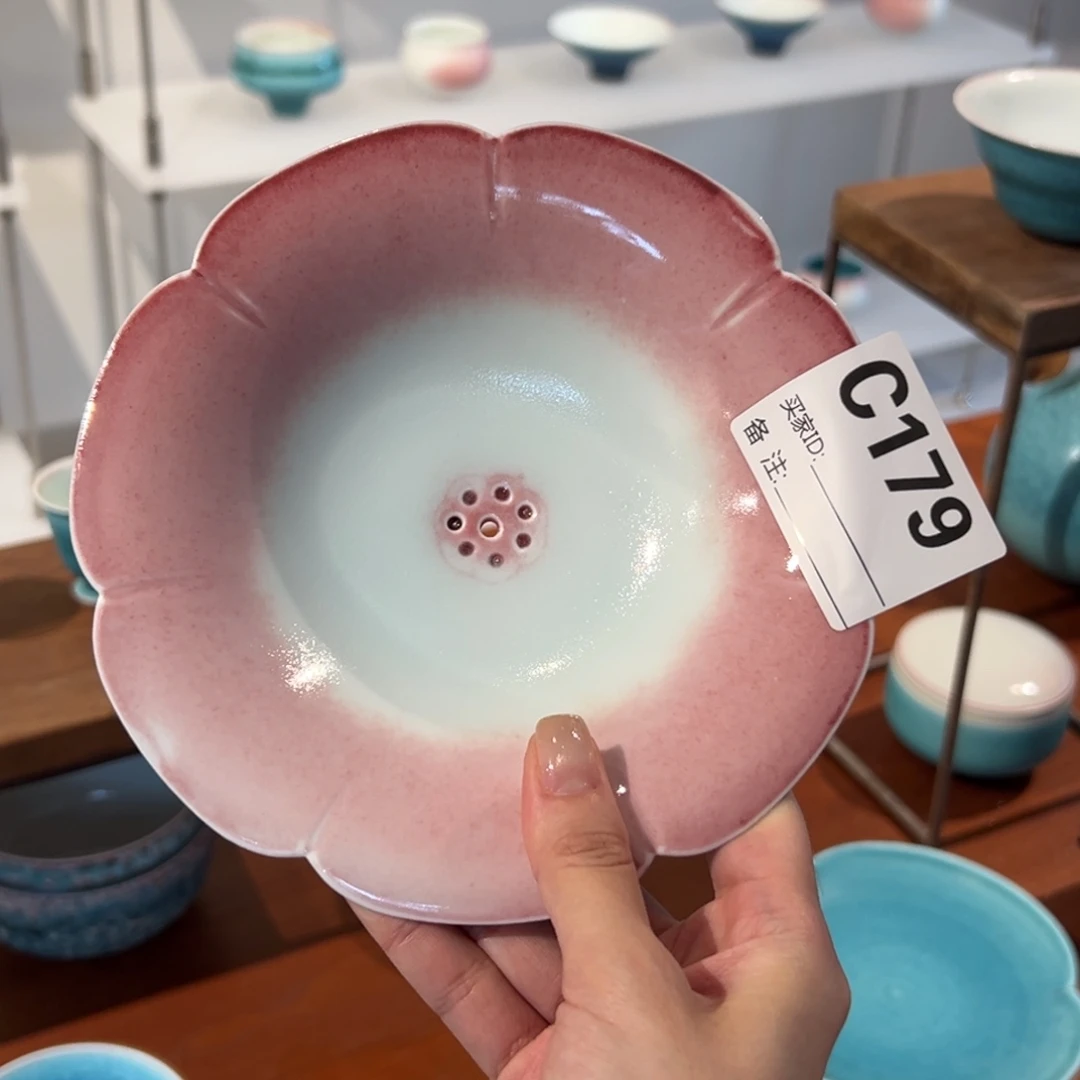 瓷片陶瓷。       陶瓷。