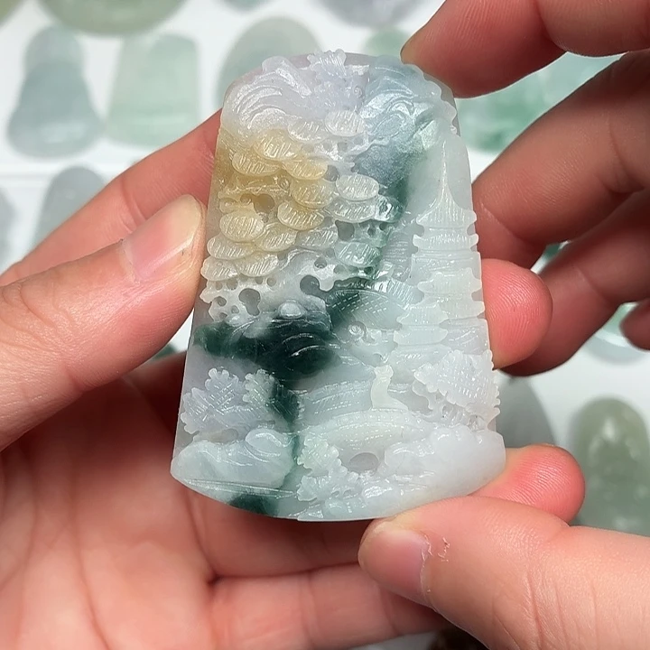 定制翡翠未镶嵌山水牌