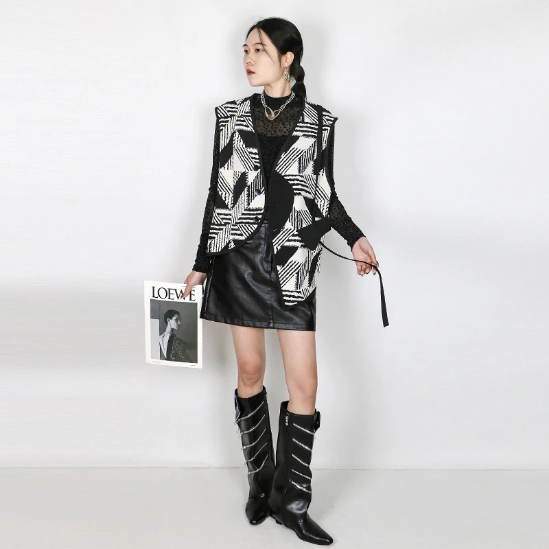2025法式春季新款黑白叠穿马甲小西装外套飘带装饰小众后现代艺术