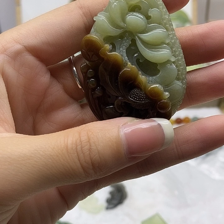 和田玉未镶嵌耳饰