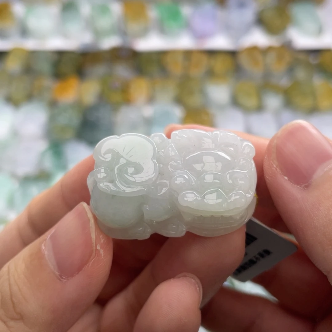 翡翠未镶嵌颈饰貔貅1