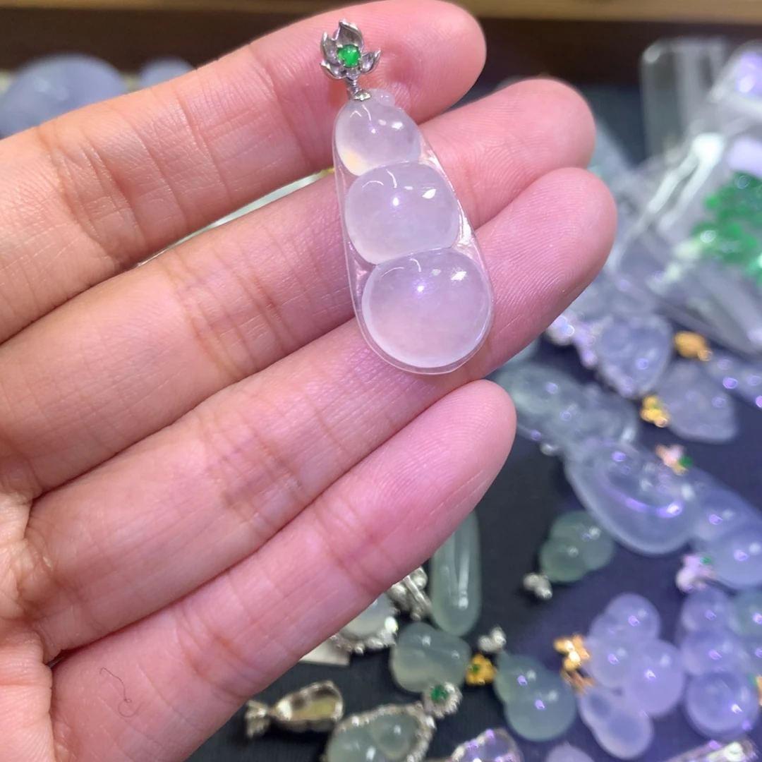 豆***家翡翠18K金镶嵌颈饰18k白冰豆子