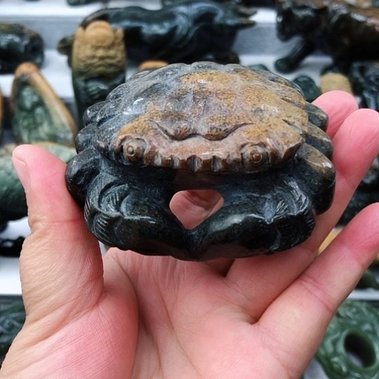 未镶嵌岫岩河磨玉（透闪石质玉）把件