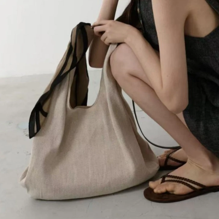 韩国小众设计感帆布包2025新款休闲慵懒松弛感斜挎包单肩大容量包