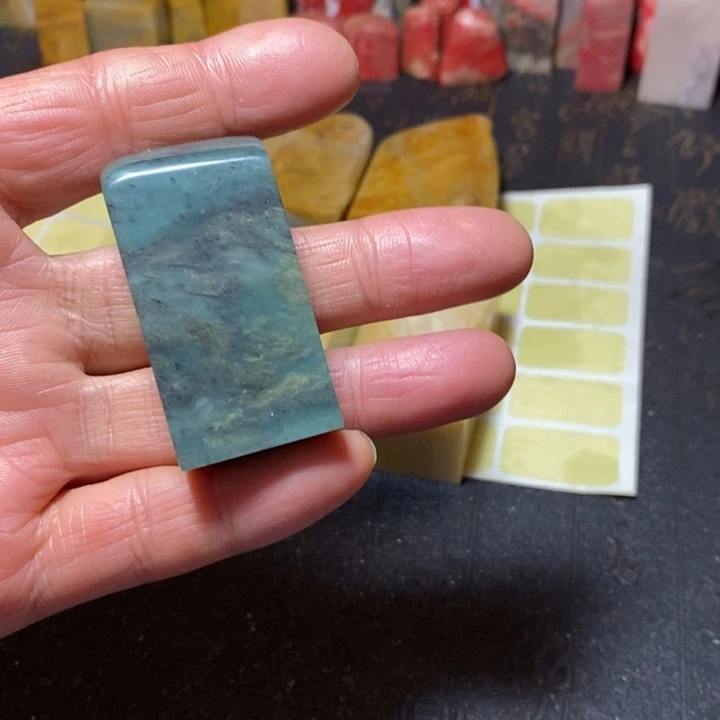 昌化鸡血石绿冻章