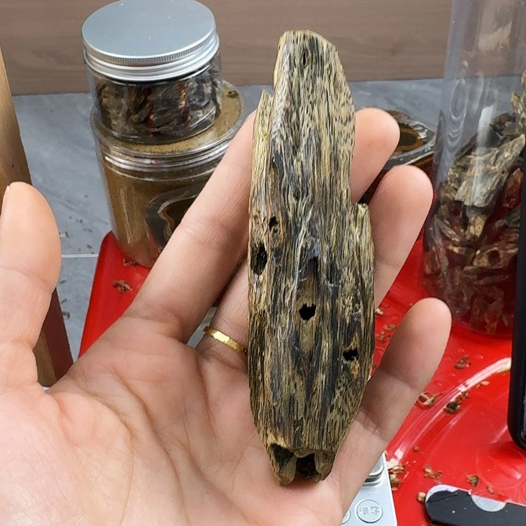 香料绿奇楠虫漏白棋19克
