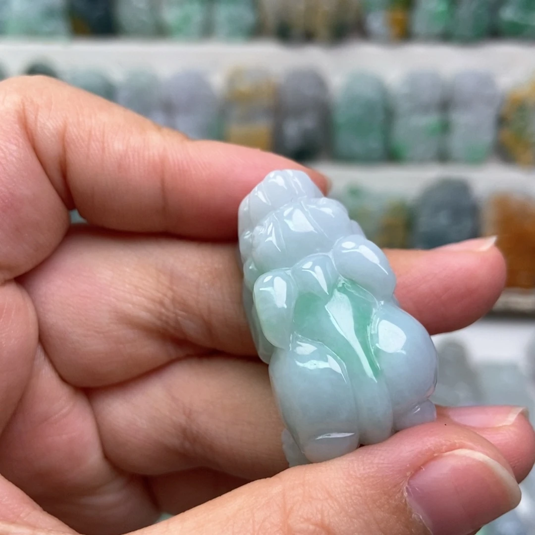 翡翠未镶嵌吊坠(赠链)