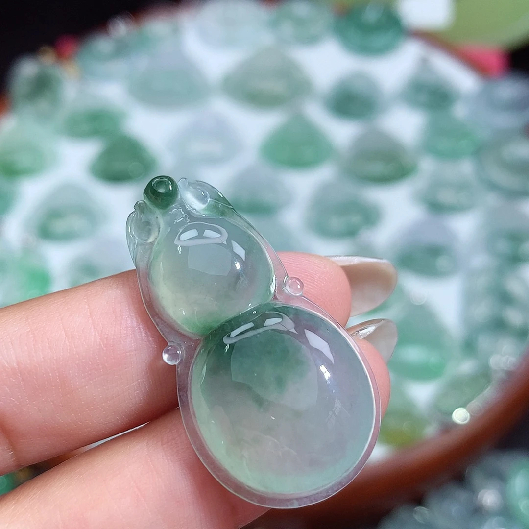 翡翠未镶嵌颈饰葫芦